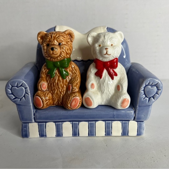 Vintage Vandor Bears On Couch Sofa Salt Pepper Shakers Set Christmas Taiwan 1990 - Picture 1 of 9